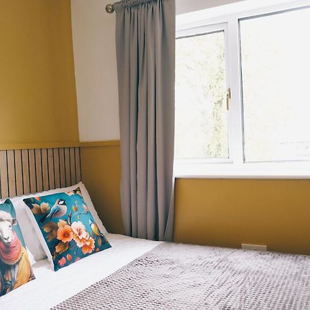 Bee Stays - Long Lane ワーリントン エクステリア 写真